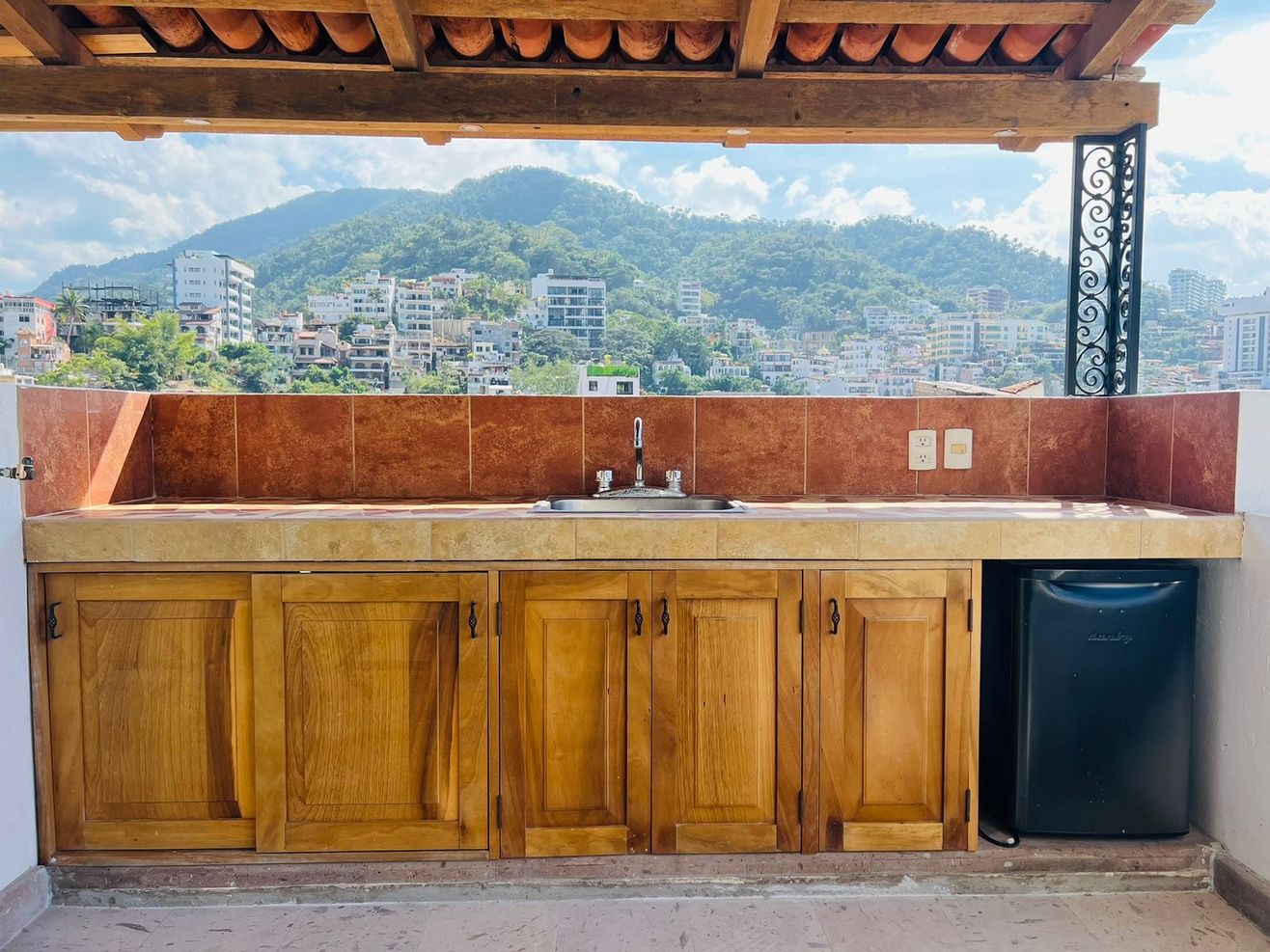 66056fcdab9ed0000f278093_optimized_1316_c1316x987-0x0